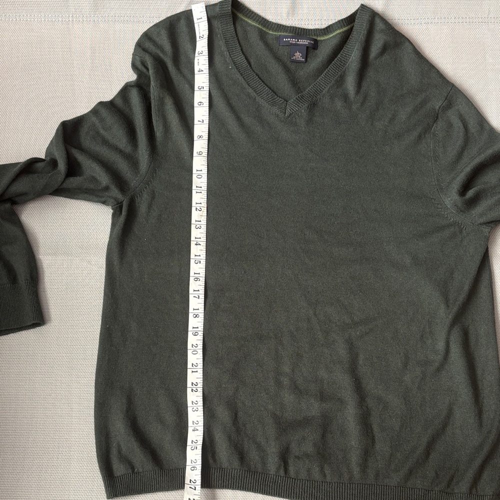 Banana Republic Dark Green V-Neck Sweater sz L SILK CASHMERE blend - Picture 4 of 5